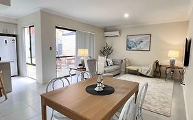 1 Sparkling Sanctuary Joondanna 3Br 2Ba & Parking